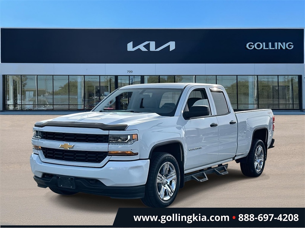 2017 Chevrolet Silverado 1500 Custom Image 1 of 30