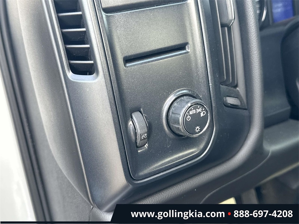 2017 Chevrolet Silverado 1500 Custom Image 18 of 30