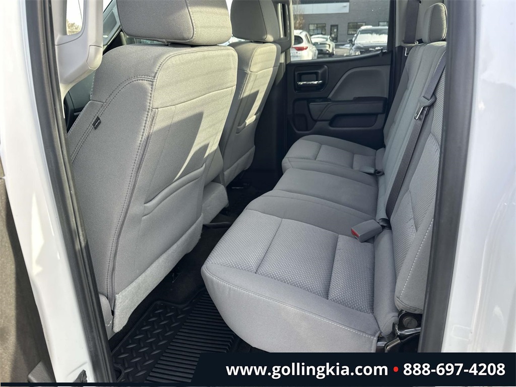 2017 Chevrolet Silverado 1500 Custom Image 7 of 30