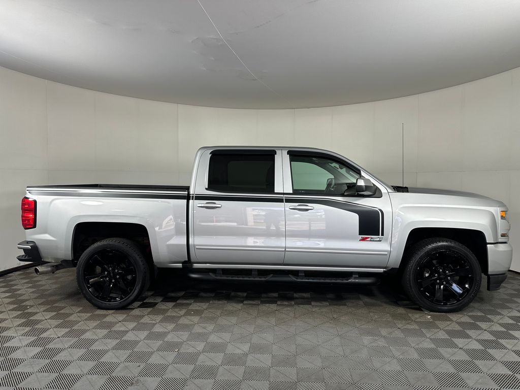 2017 Chevrolet Silverado 1500 LT Image 3 of 29