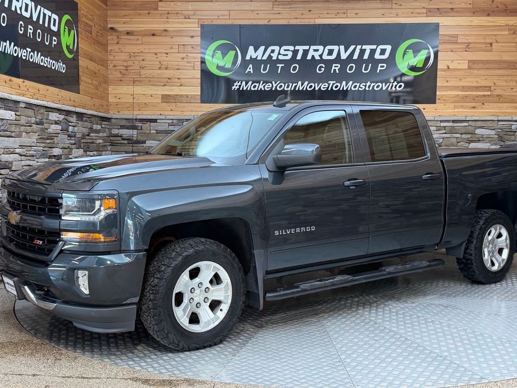 2017 Chevrolet Silverado 1500 LT Image 2 of 35