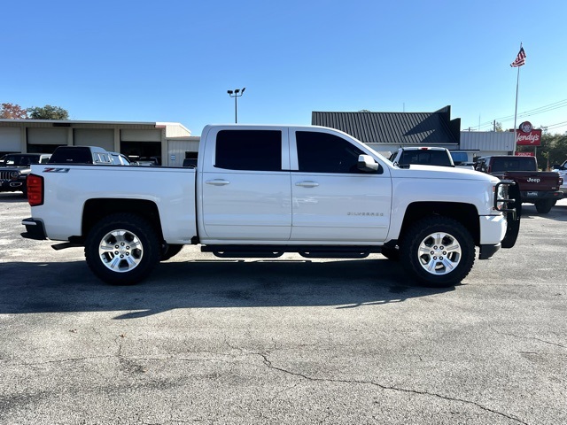2017 Chevrolet Silverado 1500 LT Image 4 of 33