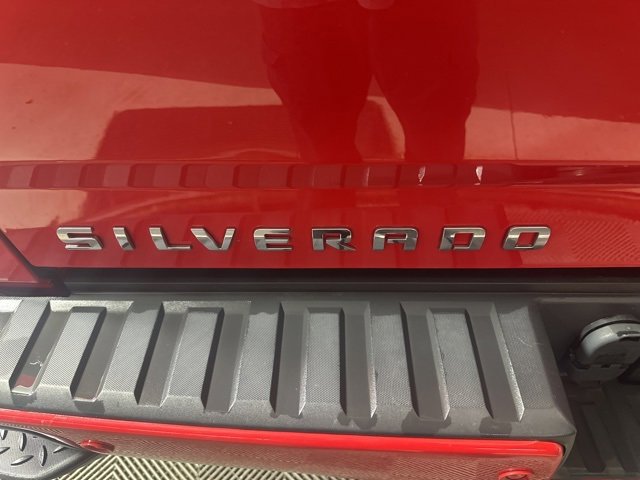 2017 Chevrolet Silverado 1500 LTZ Image 9 of 21