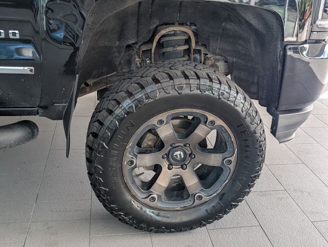 2017 Chevrolet Silverado 1500 LTZ Image 4 of 35