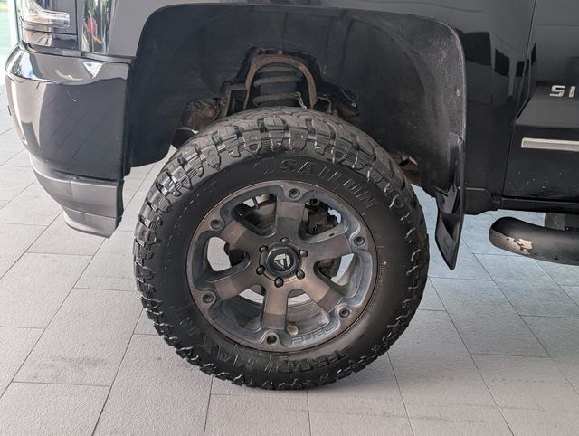 2017 Chevrolet Silverado 1500 LTZ Image 5 of 35