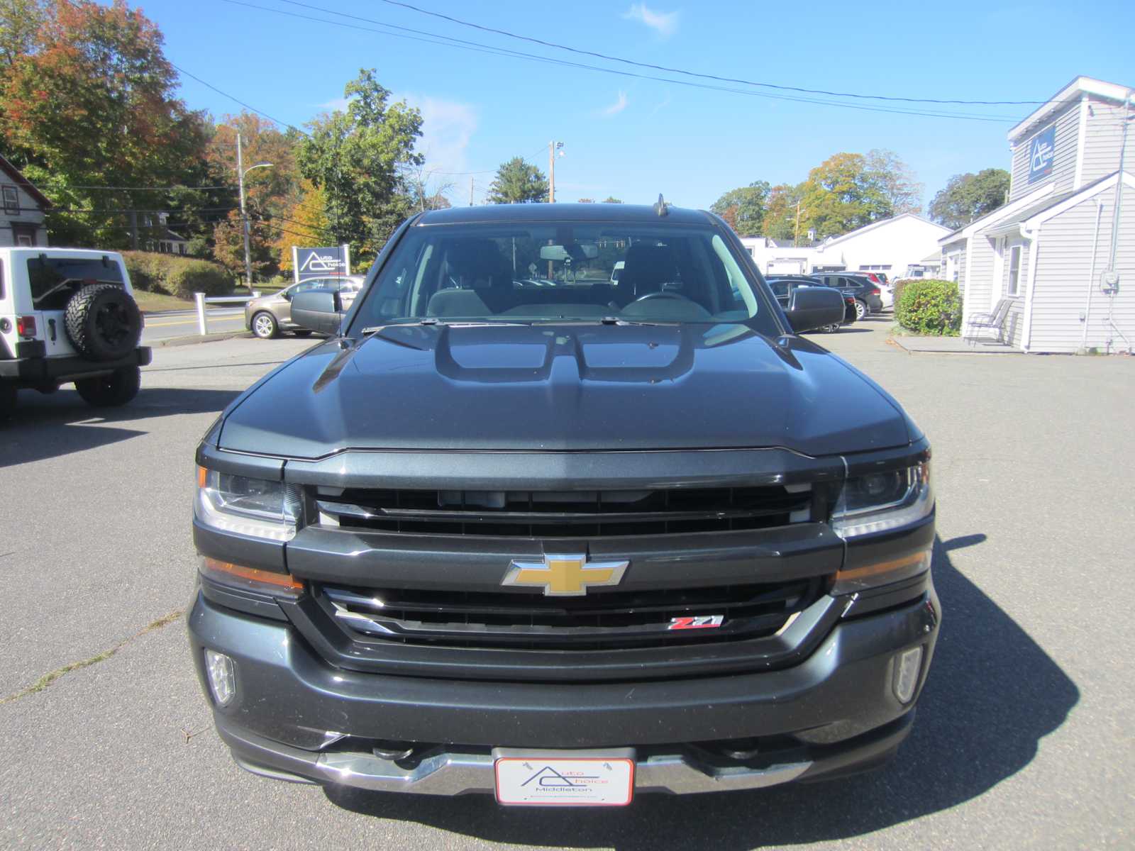2017 Chevrolet Silverado 1500 LT Image 2 of 23