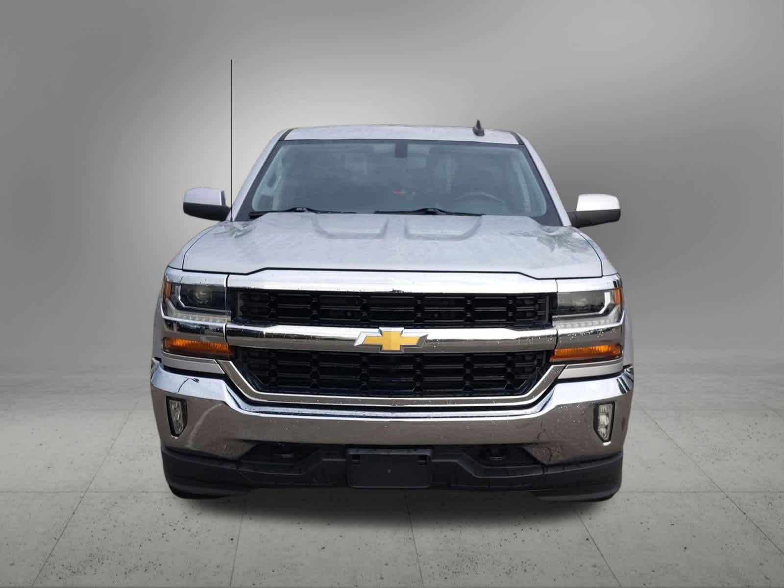 2017 Chevrolet Silverado 1500 LT Image 2 of 34