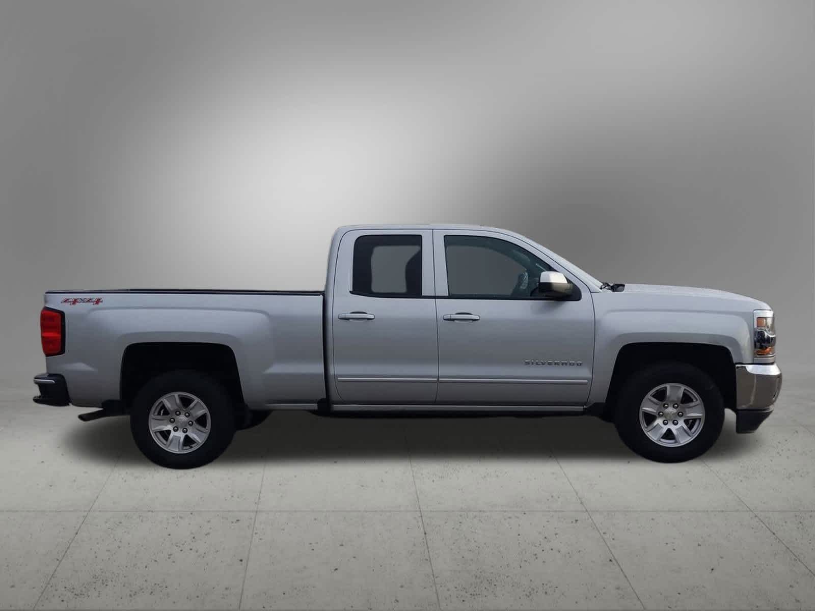 2017 Chevrolet Silverado 1500 LT Image 4 of 34