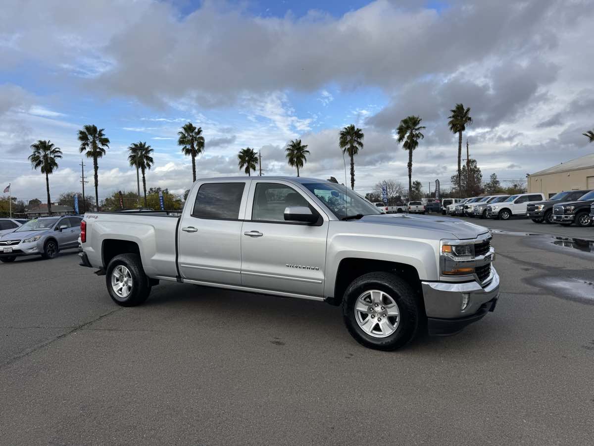 2017 Chevrolet Silverado 1500 LT Image 7 of 40