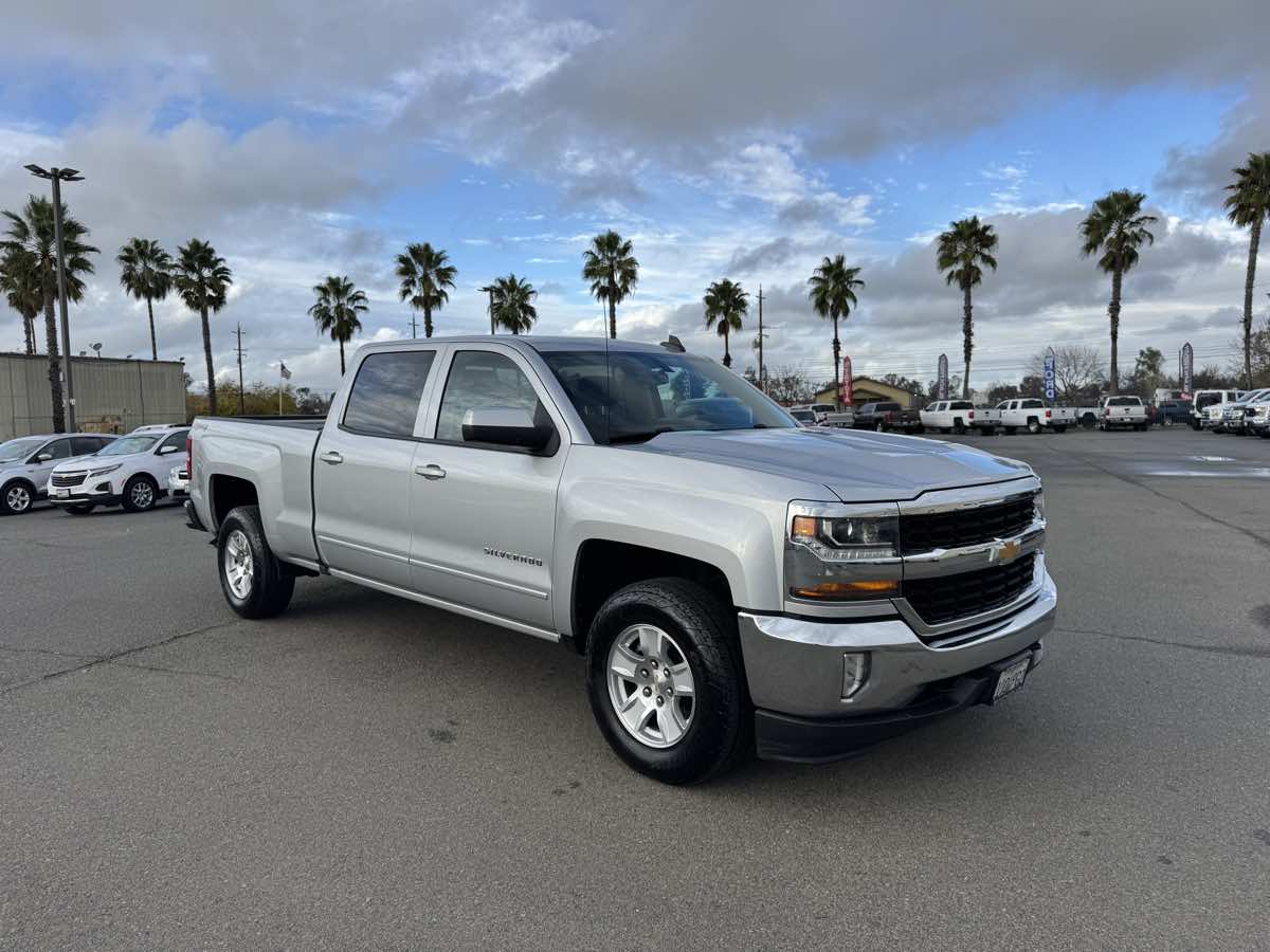 2017 Chevrolet Silverado 1500 LT Image 4 of 40