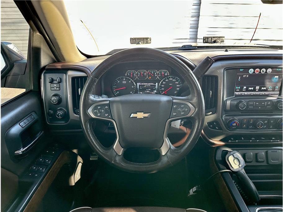 2017 Chevrolet Silverado 1500 High Country Image 16 of 30