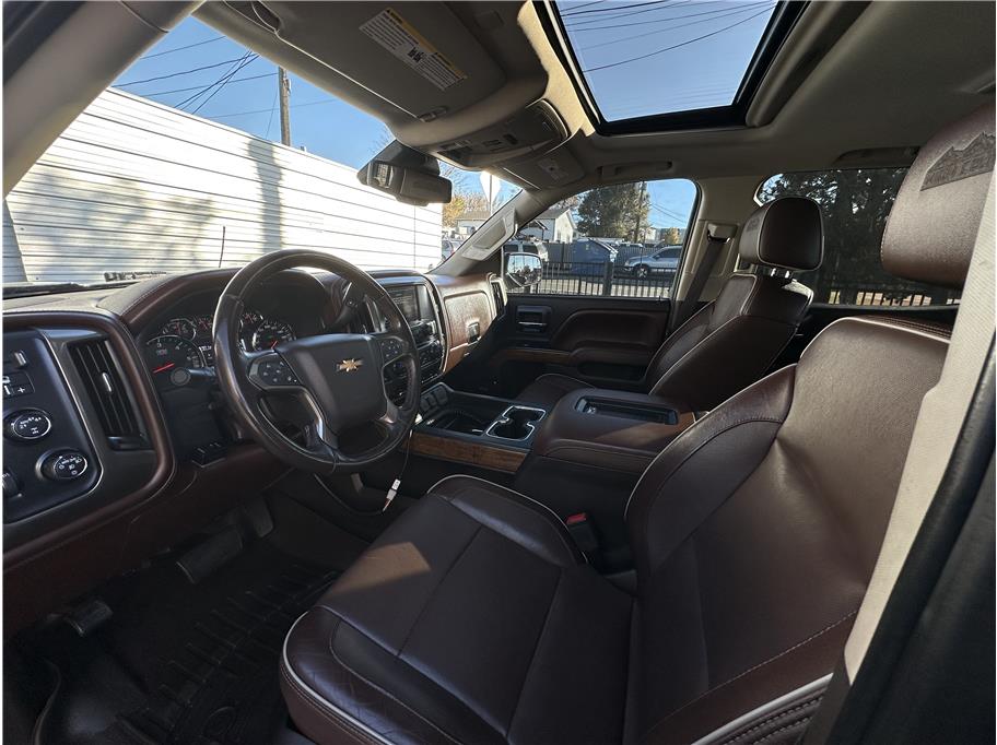 2017 Chevrolet Silverado 1500 High Country Image 18 of 30