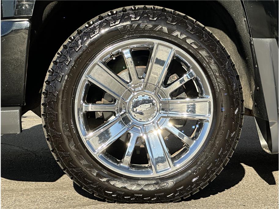 2017 Chevrolet Silverado 1500 High Country Image 9 of 30