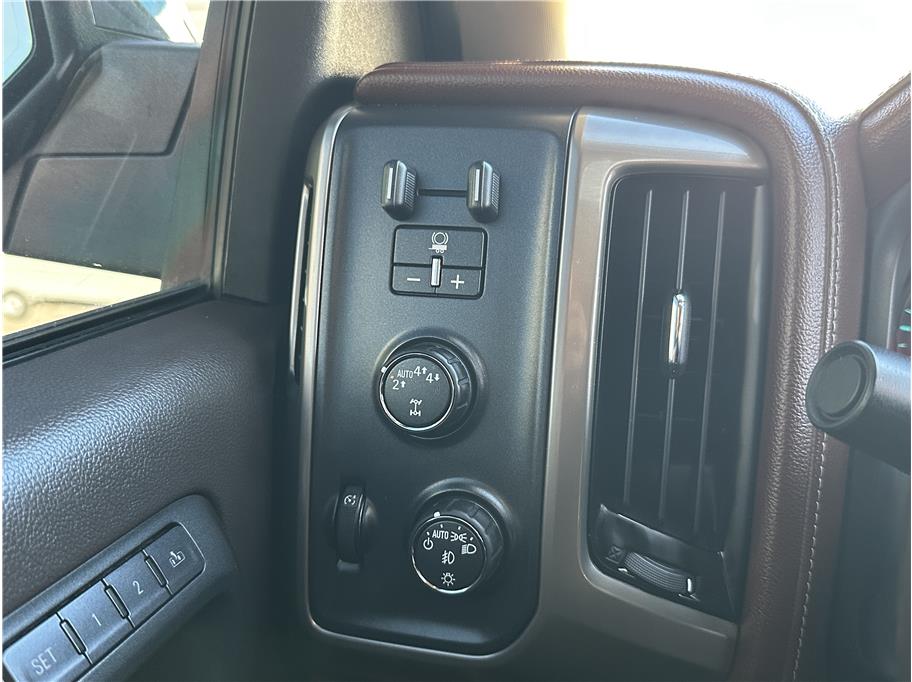 2017 Chevrolet Silverado 1500 High Country Image 23 of 30