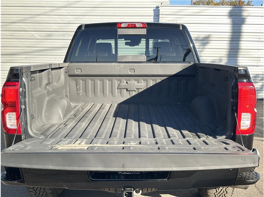 2017 Chevrolet Silverado 1500 High Country Image 10 of 30