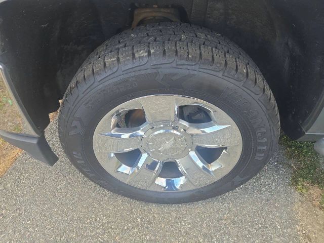 2017 Chevrolet Silverado 1500 LTZ Image 9 of 26