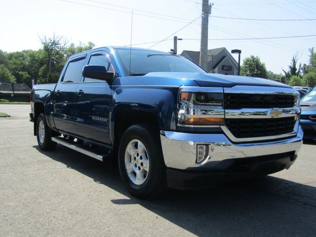 2017 Chevrolet Silverado 1500 LT Image 3 of 34