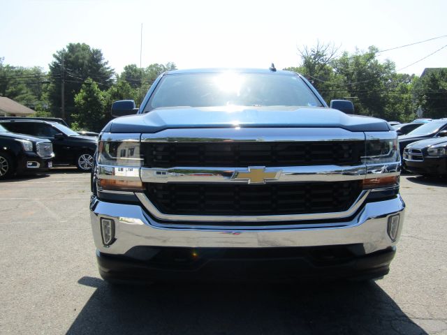 2017 Chevrolet Silverado 1500 LT Image 2 of 34