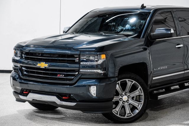 2017 Chevrolet Silverado 1500 LTZ Image 3 of 64