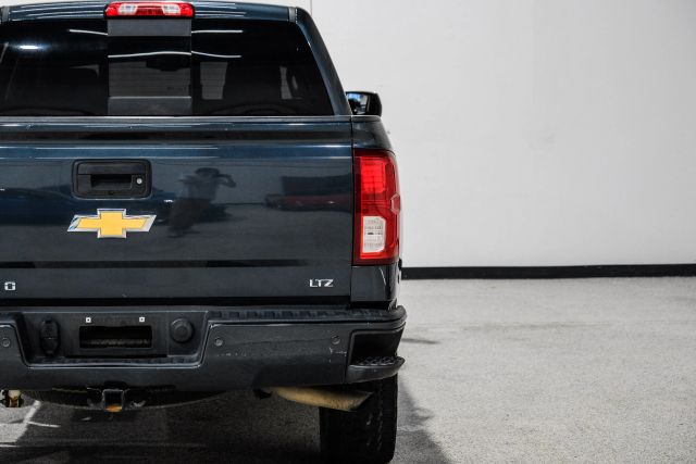 2017 Chevrolet Silverado 1500 LTZ Image 11 of 64