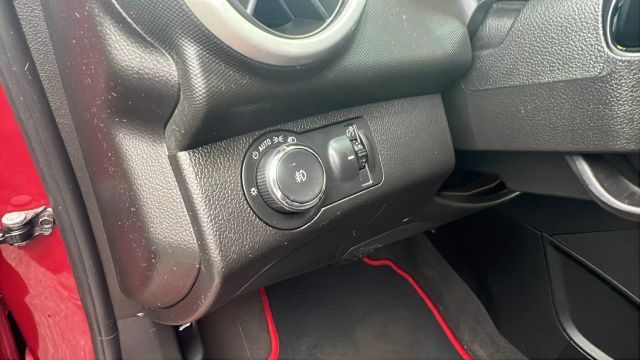 Vehicle image 27 of 43