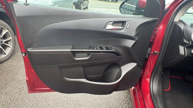Vehicle image 22 of 43