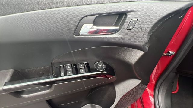Vehicle image 23 of 43