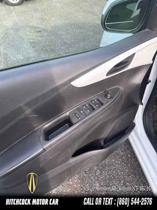 Vehicle image 10 of 15