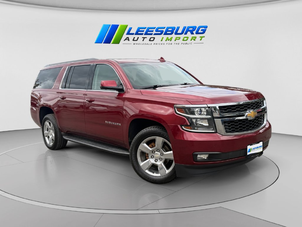 2017 Chevrolet Suburban LT Image 3 of 17