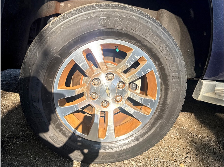 Vehicle image 21 of 42