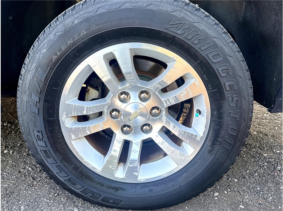 Vehicle image 16 of 42