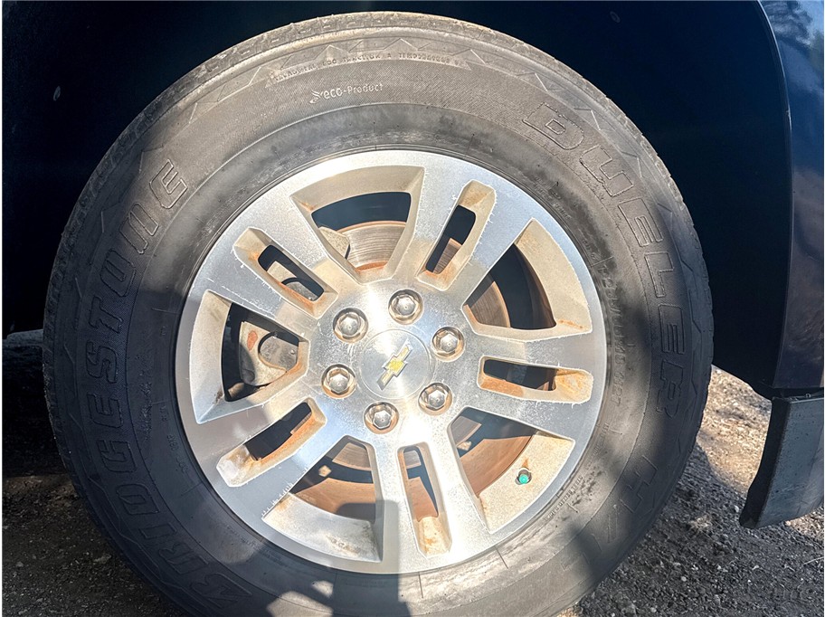 Vehicle image 23 of 42