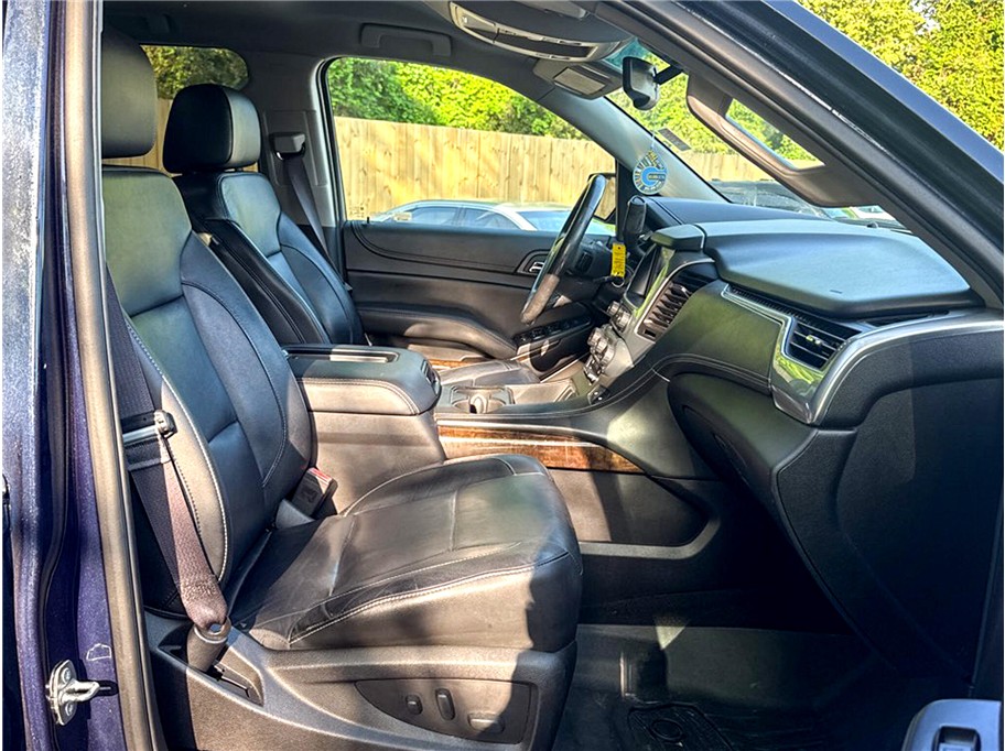 Vehicle image 33 of 42