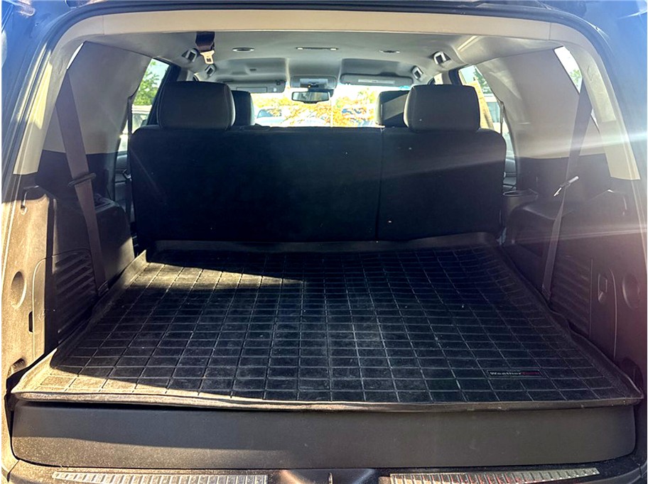 Vehicle image 17 of 42