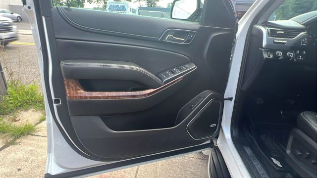Vehicle image 33 of 37