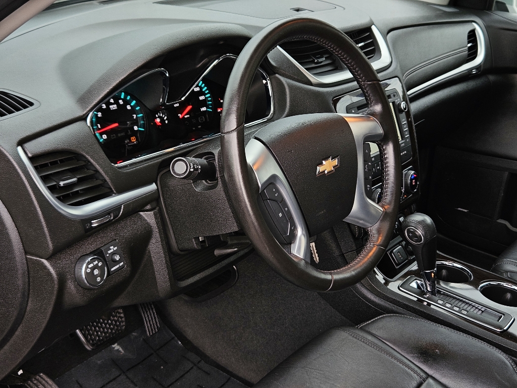 Vehicle image 27 of 40