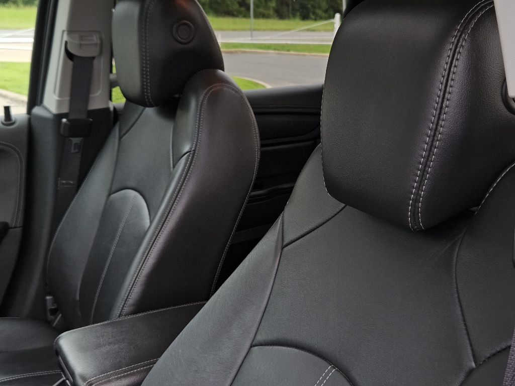 Vehicle image 25 of 40
