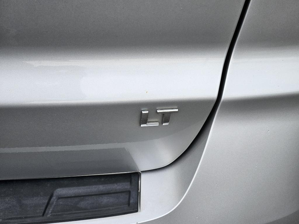 Vehicle image 8 of 40