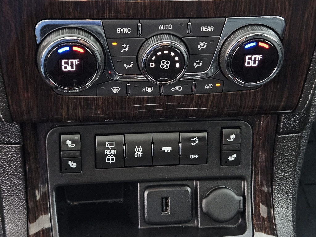 Vehicle image 21 of 40