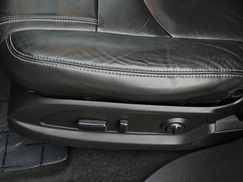 Vehicle image 26 of 40