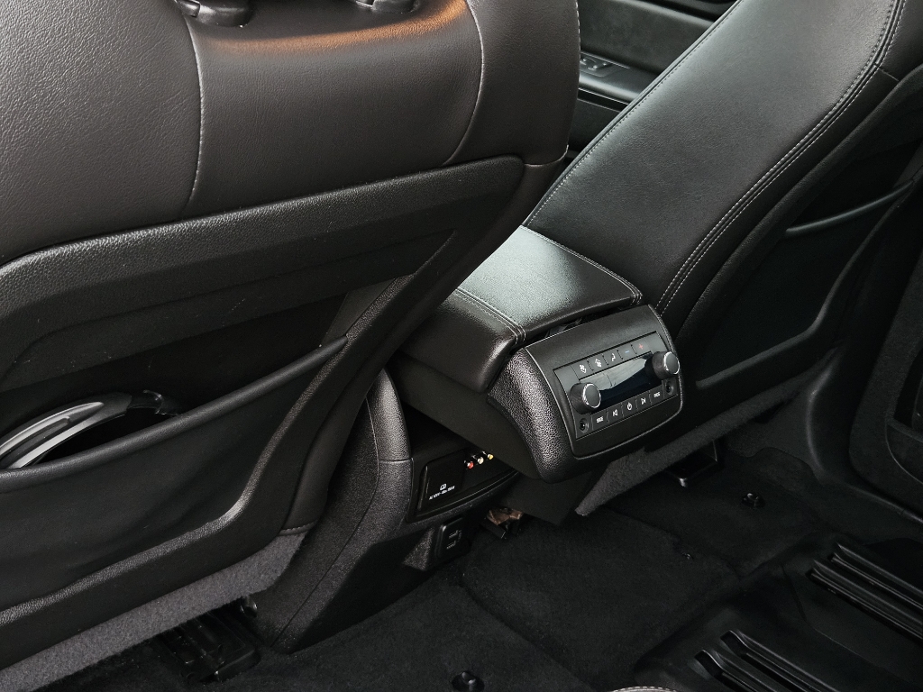 Vehicle image 29 of 40