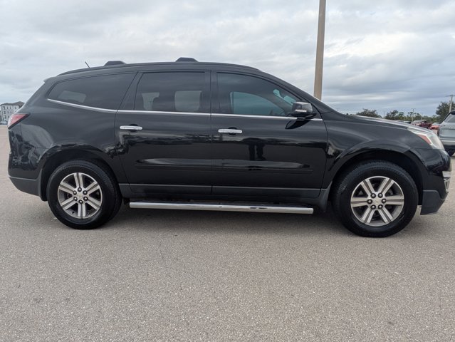 2017 Chevrolet Traverse LT Image 4 of 36