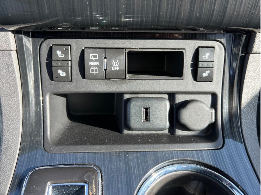 Vehicle image 15 of 20
