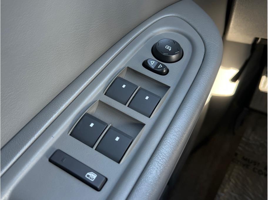 Vehicle image 17 of 20