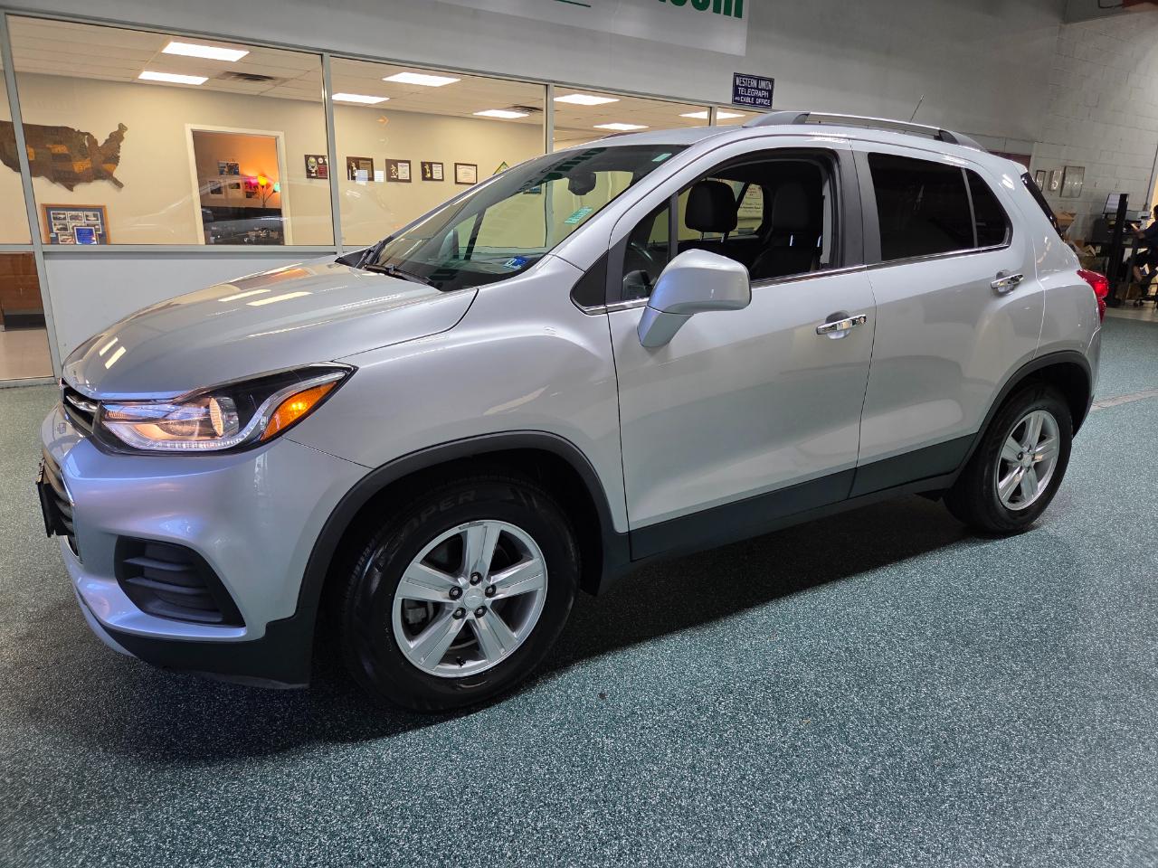 2017 Chevrolet Trax LT Image 1 of 38