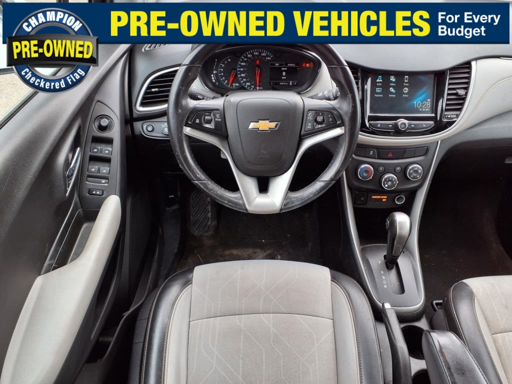 Vehicle image 10 of 21
