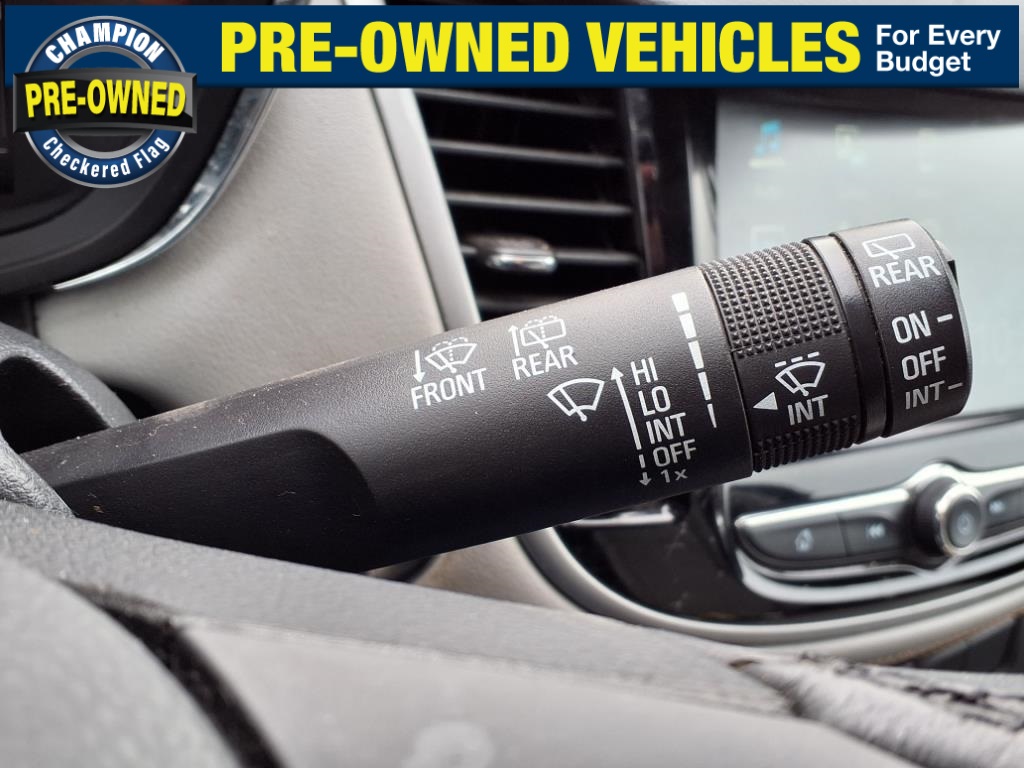 Vehicle image 14 of 21
