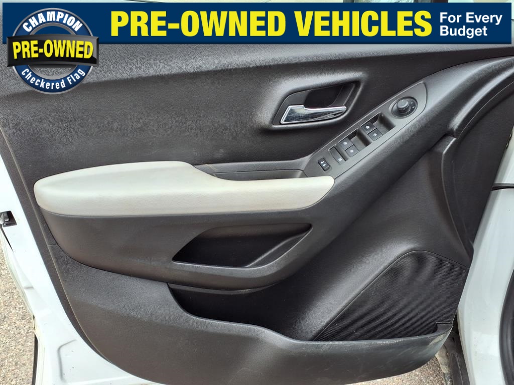 Vehicle image 11 of 21