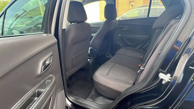 Vehicle image 27 of 34