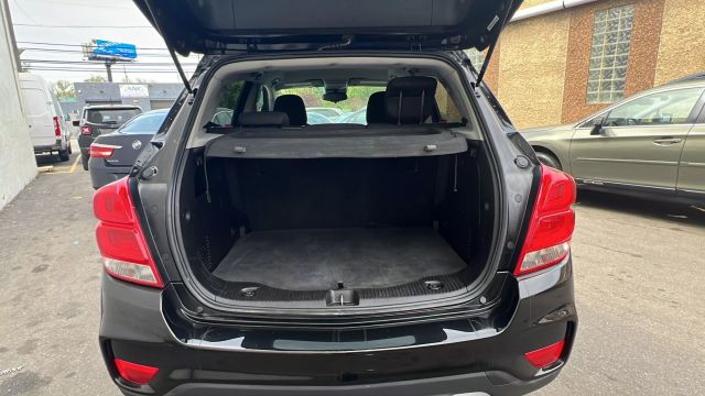 Vehicle image 10 of 34